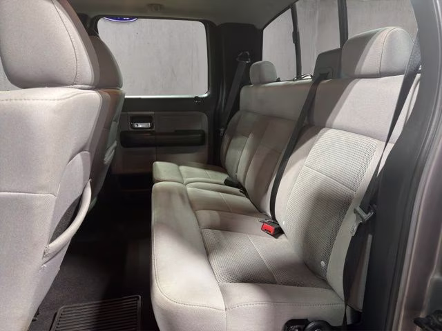 2005 Gray Ford F-150 XLT 4X4 Truck