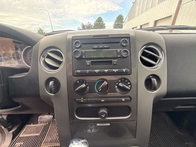2005 Gray Ford F-150 FX4 4X4 Truck