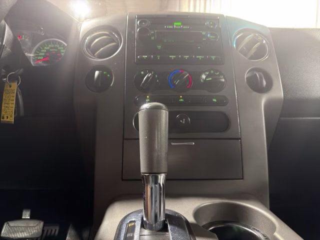 2005 Gray Ford F-150 XLT 4X4 Truck