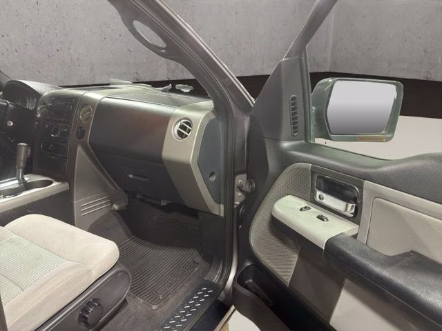 2005 Gray Ford F-150 XLT 4X4 Truck