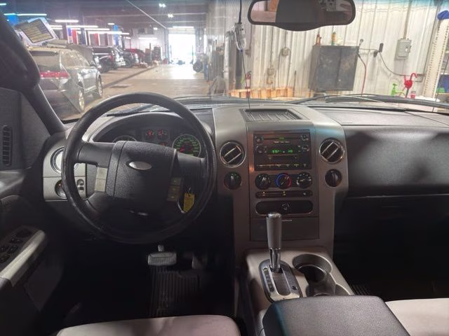 2005 Gray Ford F-150 XLT 4X4 Truck