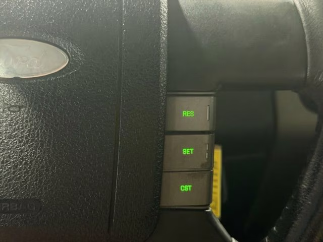 2005 Gray Ford F-150 XLT 4X4 Truck