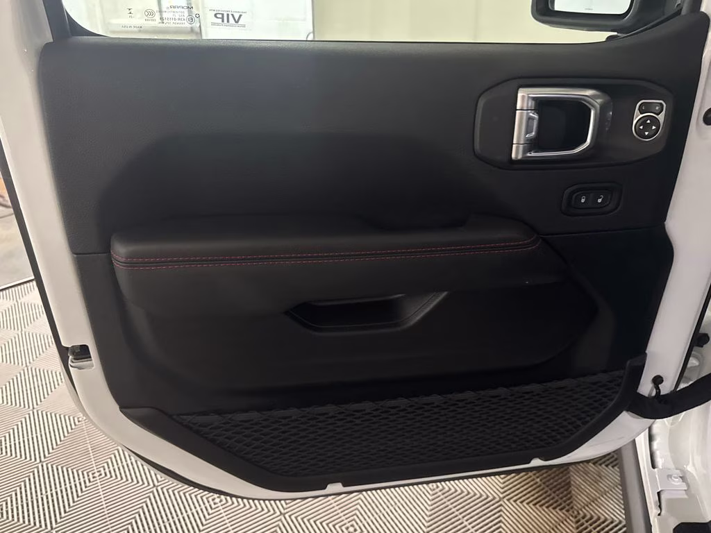 2025 Bright White Clearcoat Jeep Wrangler Rubicon 4X4 SUV