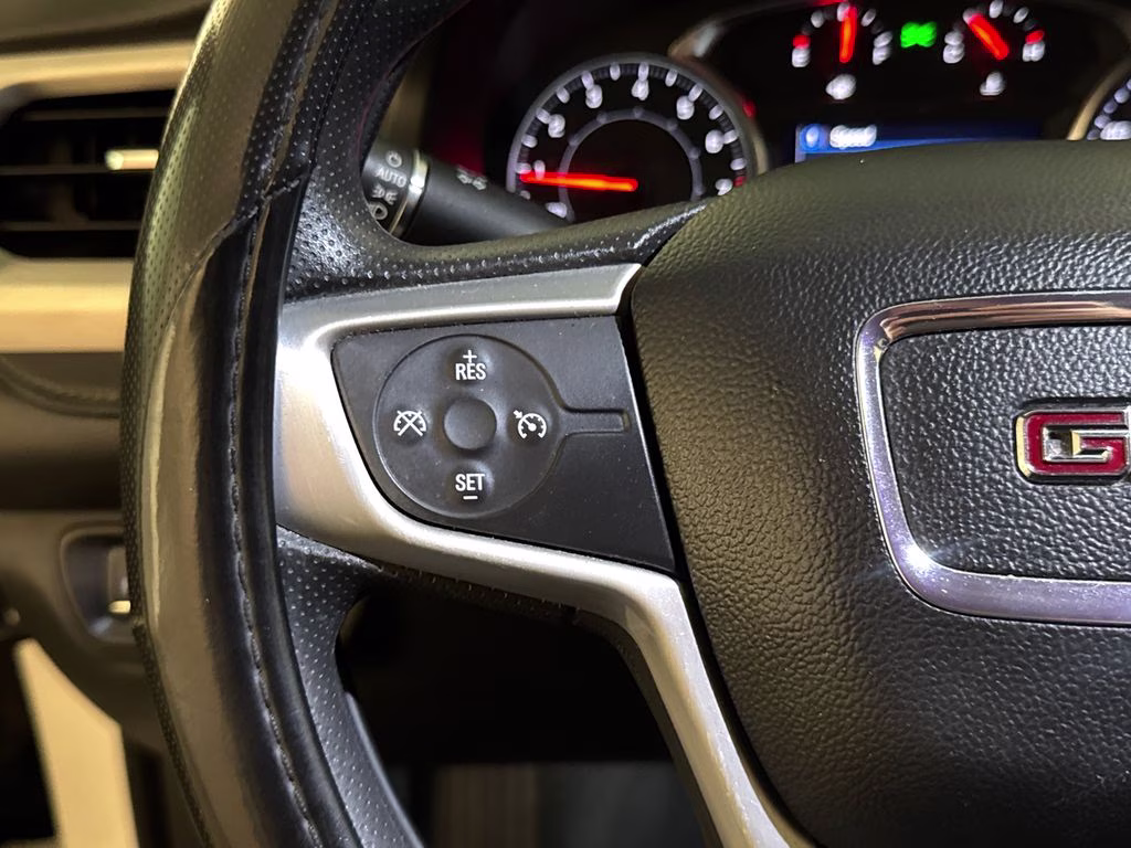 2021 Summit White GMC Acadia SLE FWD SUV