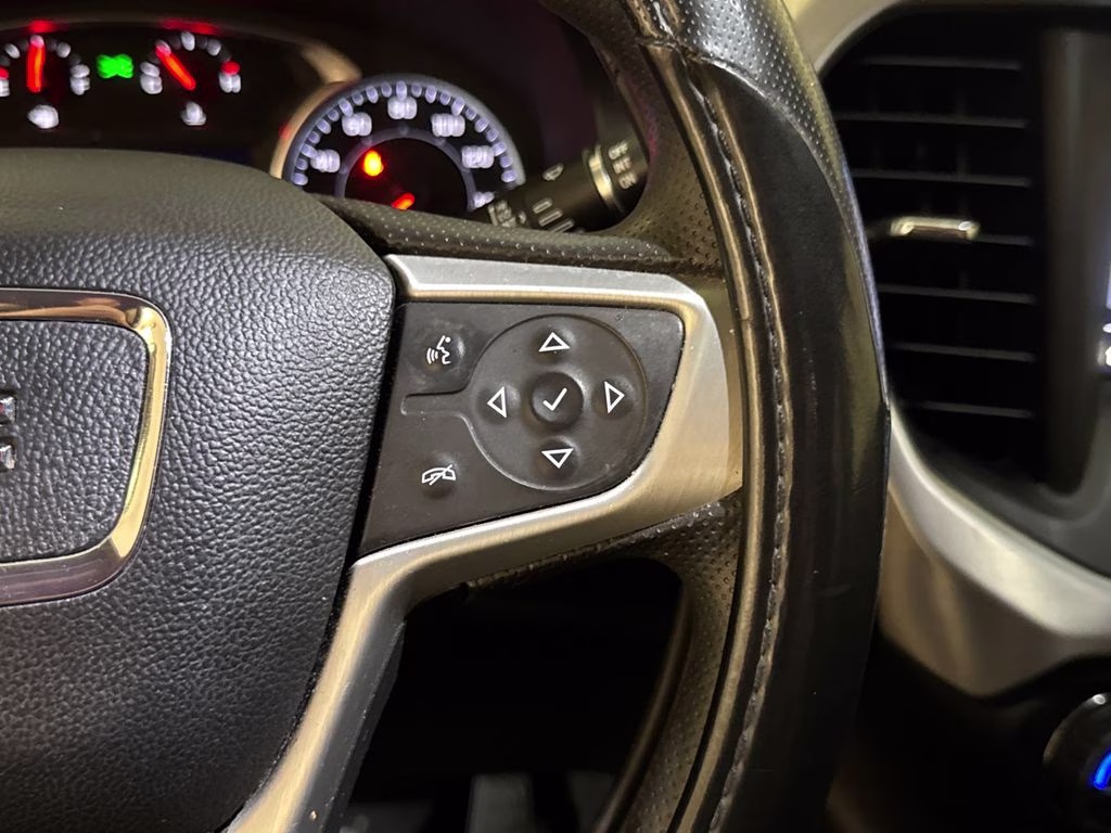 2021 Summit White GMC Acadia SLE FWD SUV