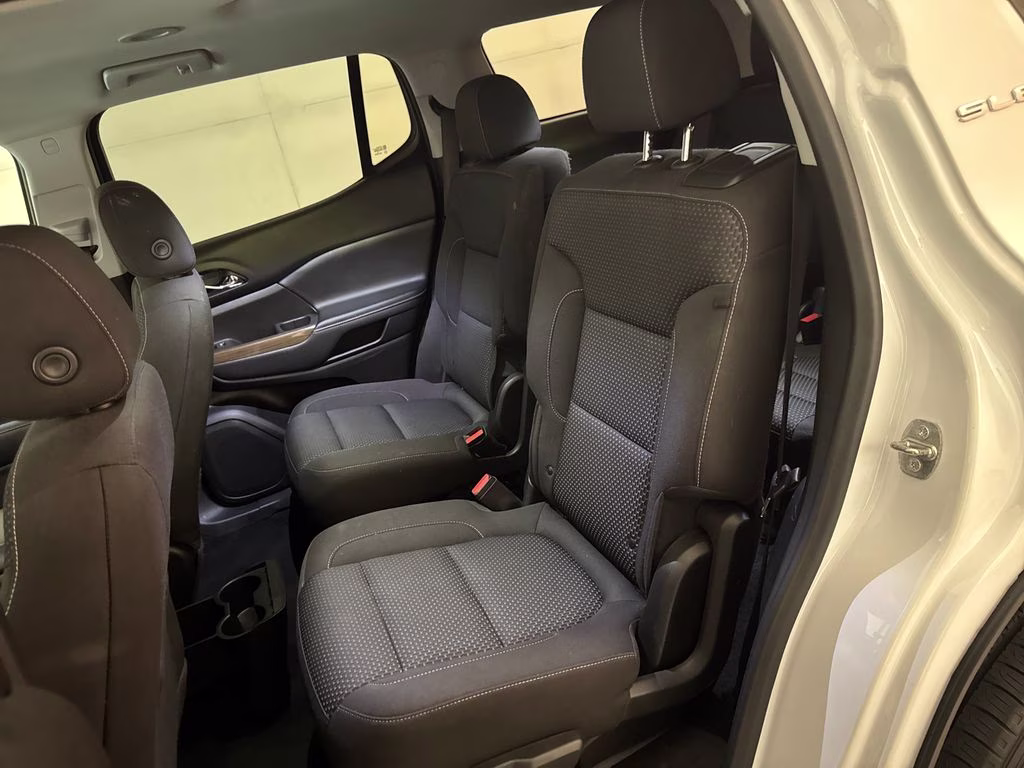 2021 Summit White GMC Acadia SLE FWD SUV