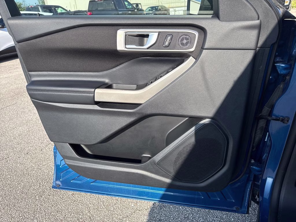 2020 Atlas Blue Metallic Ford Explorer XLT RWD SUV