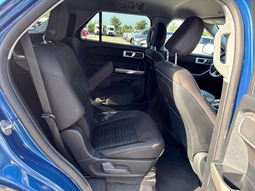 2020 Atlas Blue Metallic Ford Explorer XLT RWD SUV