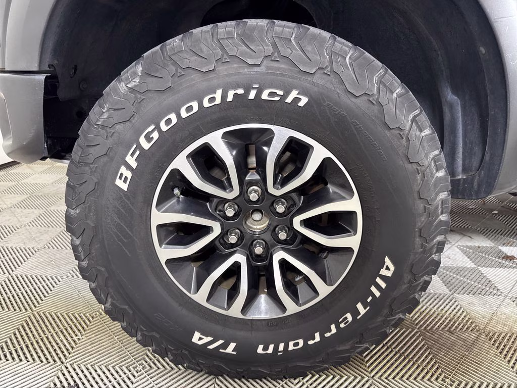 2013 Tuxedo Black Metallic Ford F-150 SVT Raptor 4X4 Truck