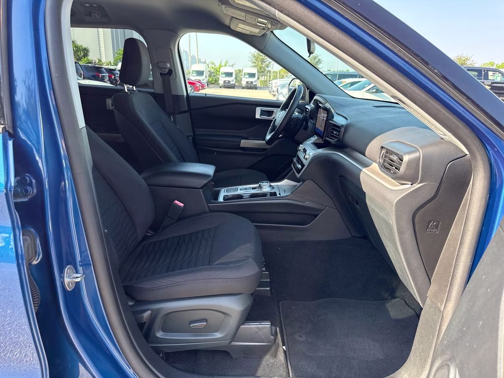 2020 Atlas Blue Metallic Ford Explorer XLT RWD SUV
