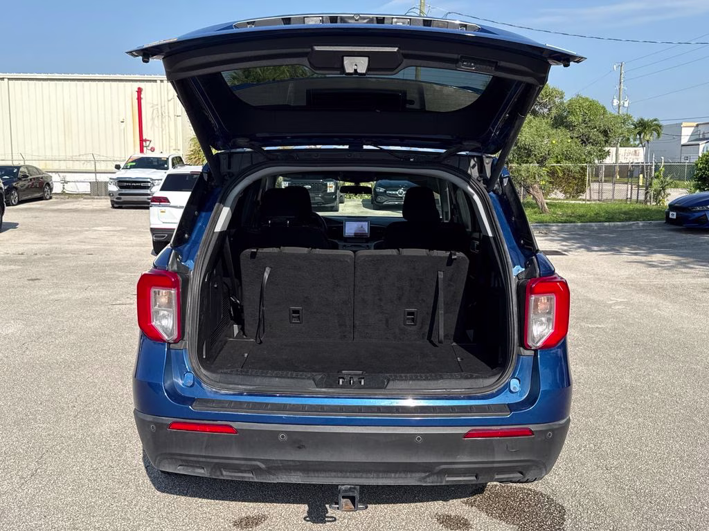 2020 Atlas Blue Metallic Ford Explorer XLT RWD SUV