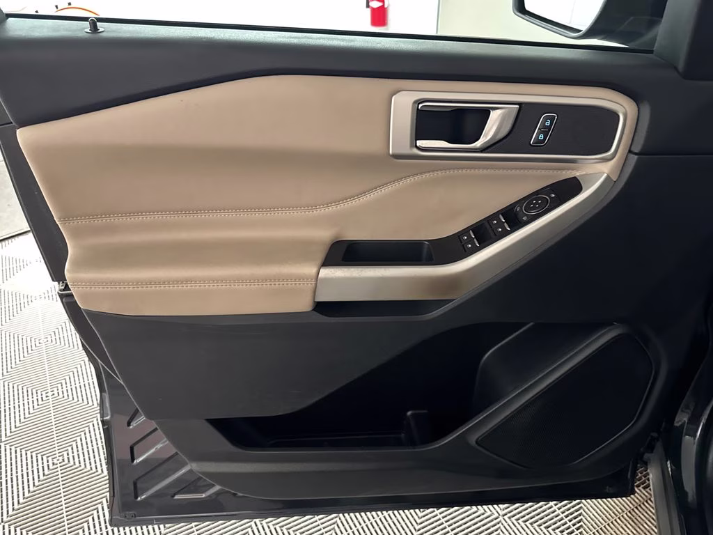 2022 Blue Metallic Ford Explorer XLT RWD SUV