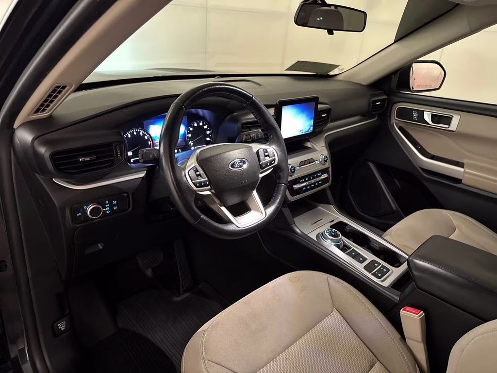 2022 Blue Metallic Ford Explorer XLT RWD SUV