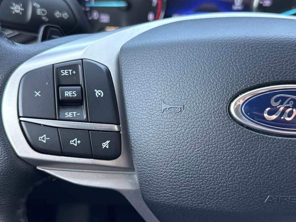 2020 Atlas Blue Metallic Ford Explorer XLT RWD SUV
