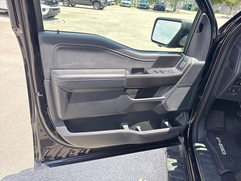 2024 Agate Black Metallic Ford F-150 XLT 4X4 Truck