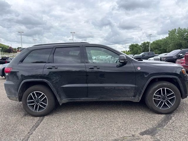 2020 Diamond Black Crystal Pearlcoat Jeep Grand Cherokee Trailhawk 4X4 SUV