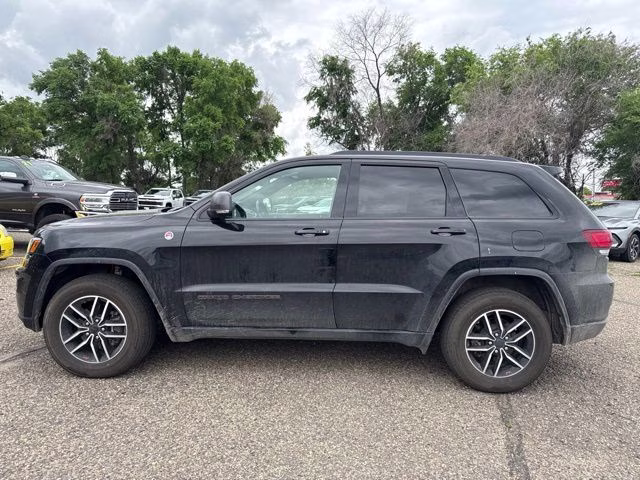 2020 Diamond Black Crystal Pearlcoat Jeep Grand Cherokee Trailhawk 4X4 SUV