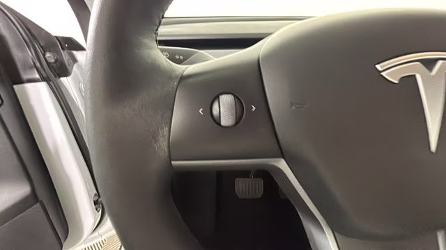 2022 Pearl White Multi-Coat Tesla Model Y Long Range AWD SUV