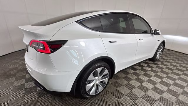 2022 Pearl White Multi-Coat Tesla Model Y Long Range AWD SUV