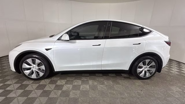 2022 Pearl White Multi-Coat Tesla Model Y Long Range AWD SUV