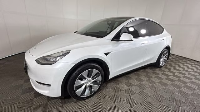 2022 Pearl White Multi-Coat Tesla Model Y Long Range AWD SUV