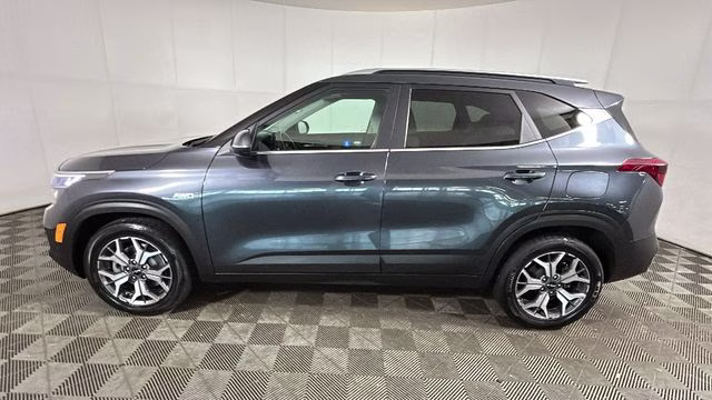 2022 Gravity Gray Kia Seltos EX AWD SUV