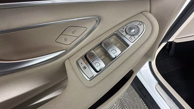 2019 Polar White Mercedes-Benz GLC GLC 300 AWD SUV