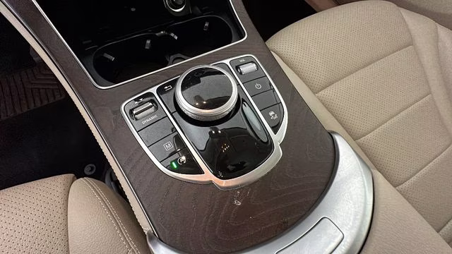 2019 Polar White Mercedes-Benz GLC GLC 300 AWD SUV