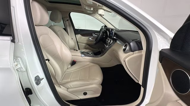 2019 Polar White Mercedes-Benz GLC GLC 300 AWD SUV