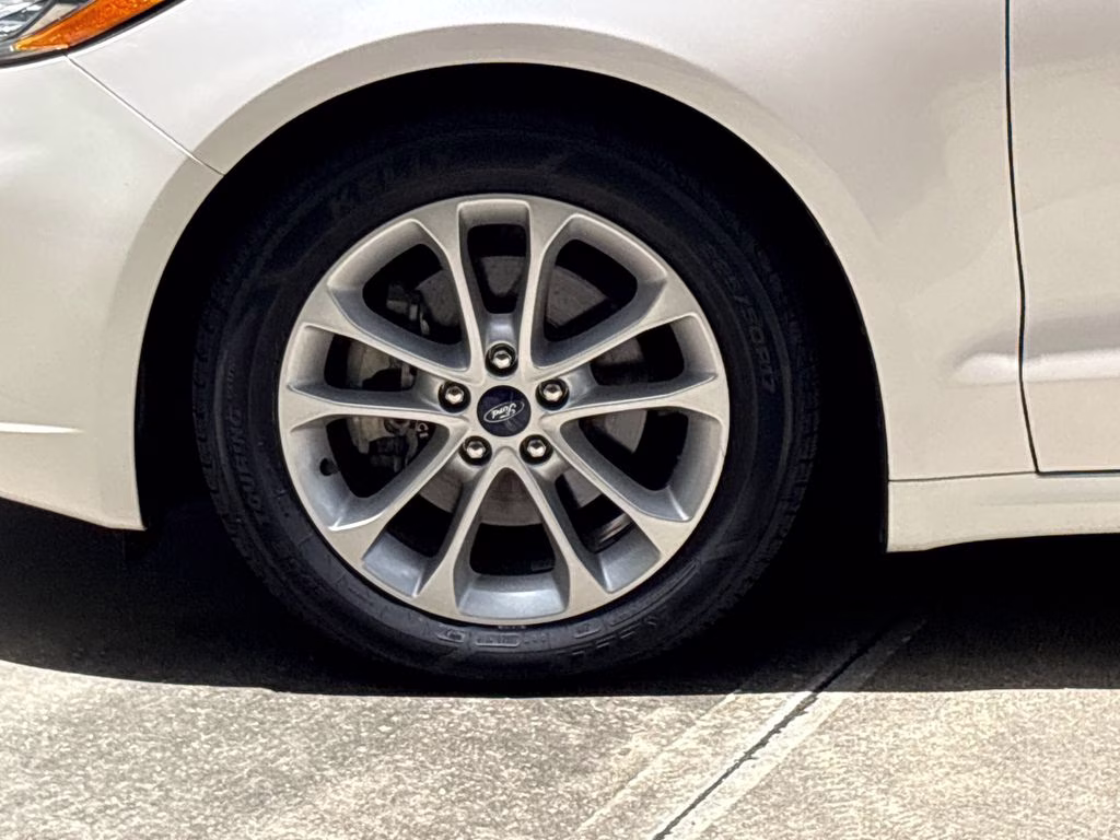 2020 White Platinum Clearcoat Metallic Ford Fusion Hybrid SE FWD Sedan
