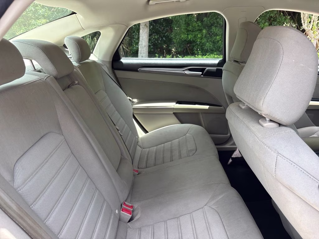 2020 White Platinum Clearcoat Metallic Ford Fusion Hybrid SE FWD Sedan