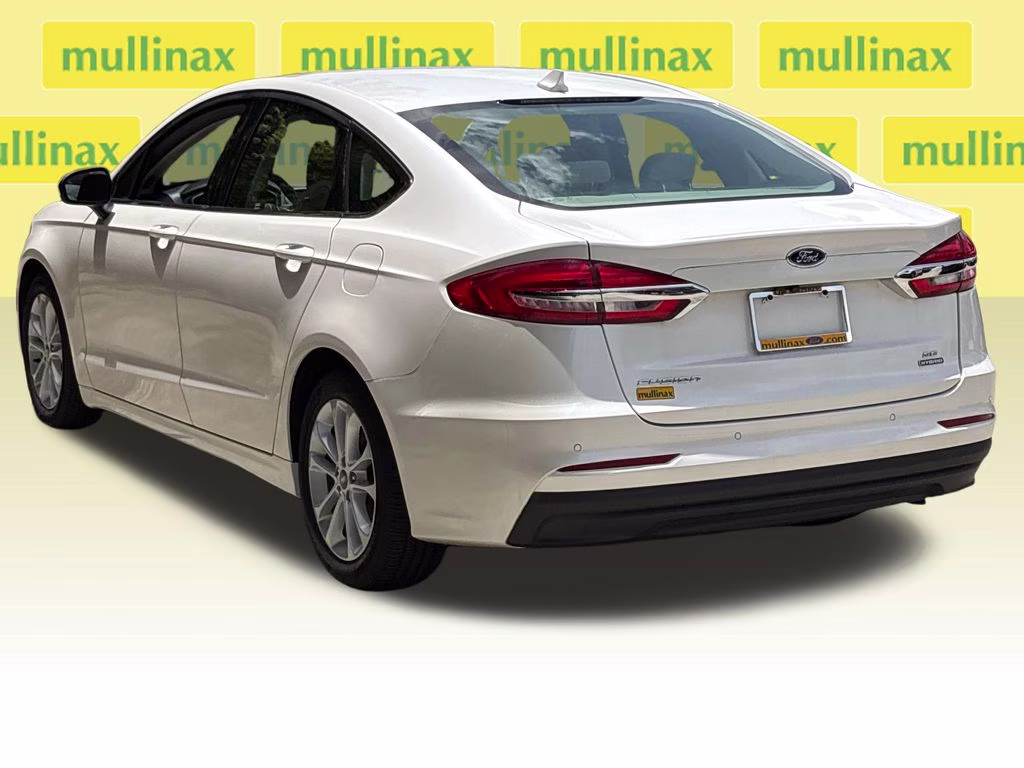 2020 White Platinum Clearcoat Metallic Ford Fusion Hybrid SE FWD Sedan