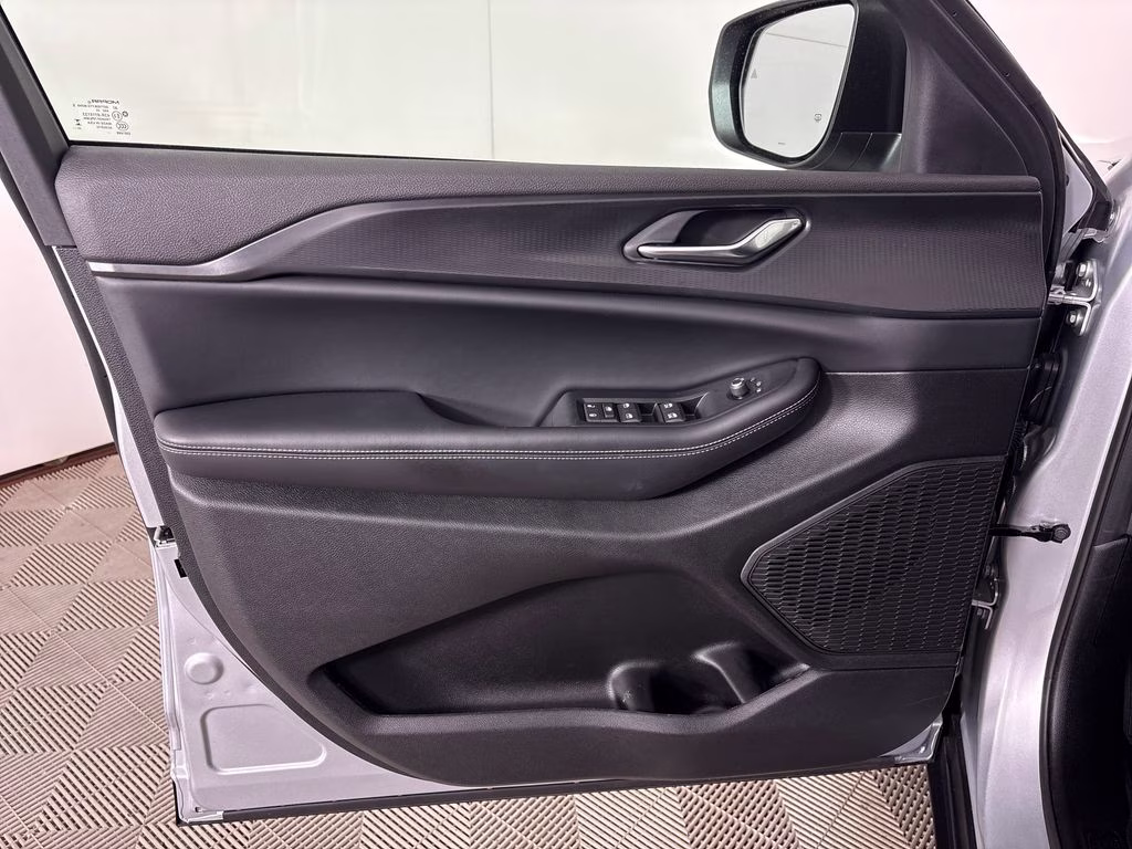 2025 Silver Zynith Jeep Grand Cherokee L Laredo RWD SUV