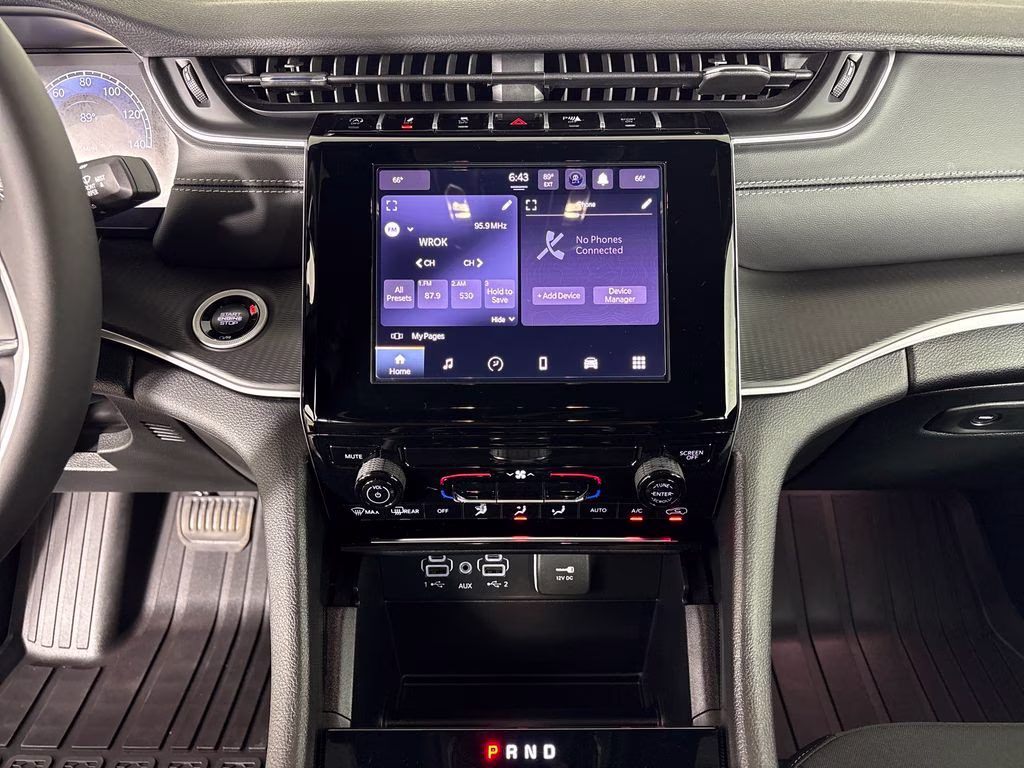 2025 Silver Zynith Jeep Grand Cherokee L Laredo RWD SUV