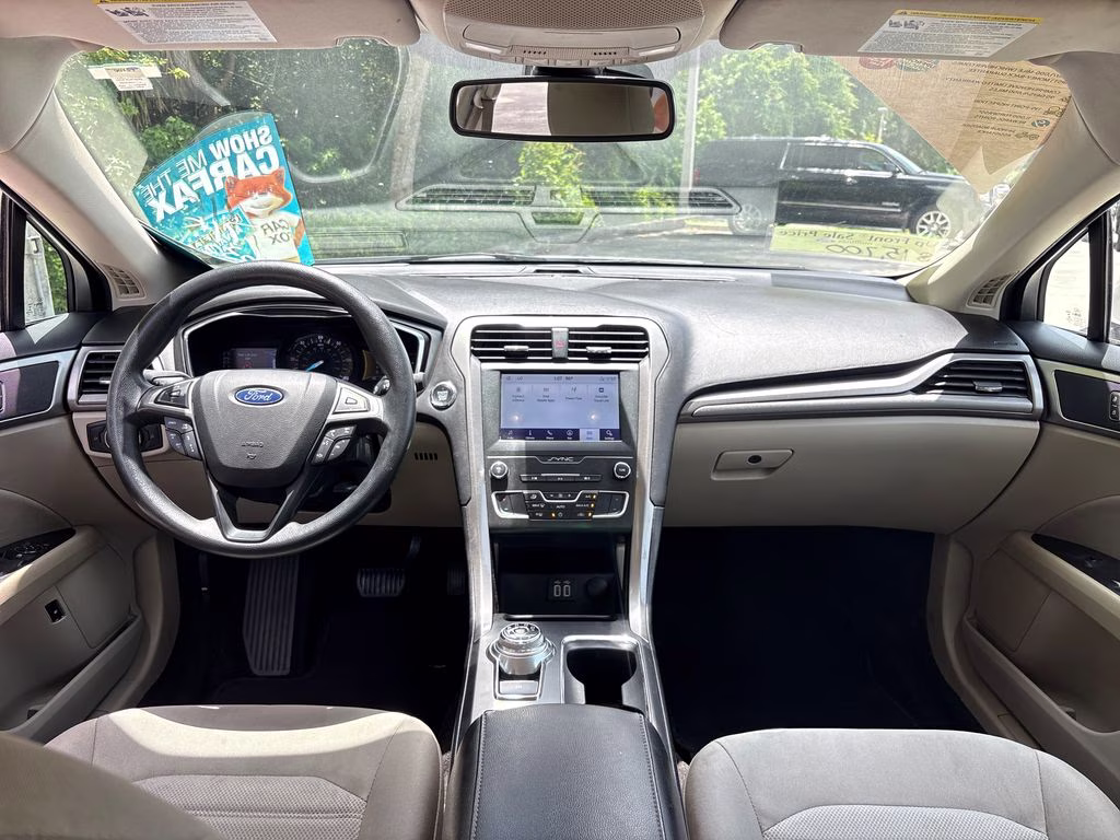 2020 White Platinum Clearcoat Metallic Ford Fusion Hybrid SE FWD Sedan