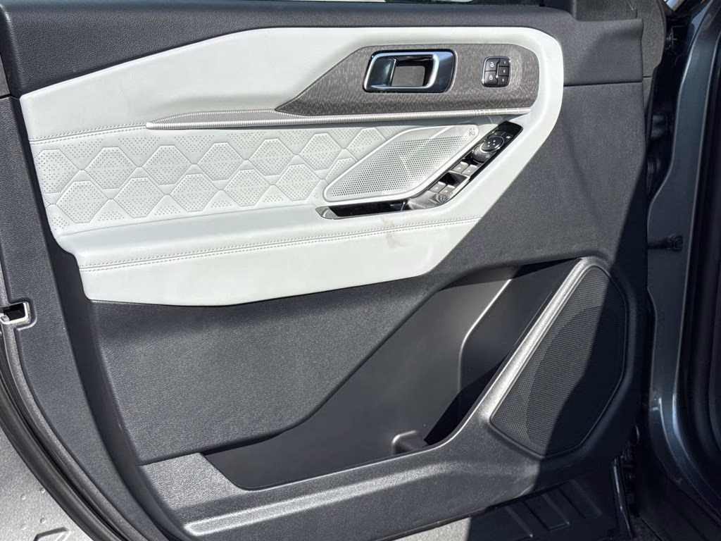 2026 Carbonized Gray Metallic Ford Explorer Platinum 4X4 SUV