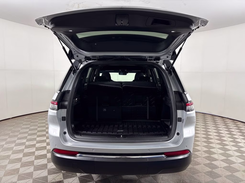 2025 Silver Zynith Jeep Grand Cherokee L Laredo RWD SUV