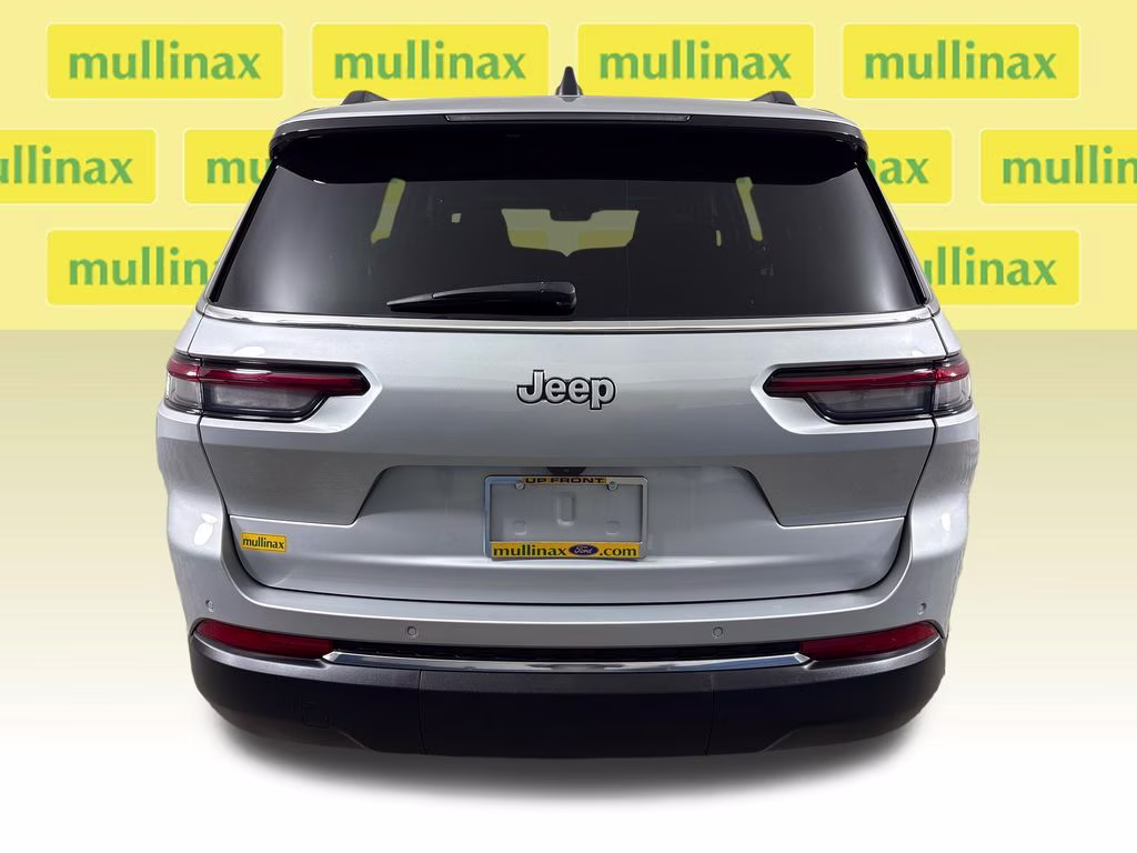 2025 Silver Zynith Jeep Grand Cherokee L Laredo RWD SUV