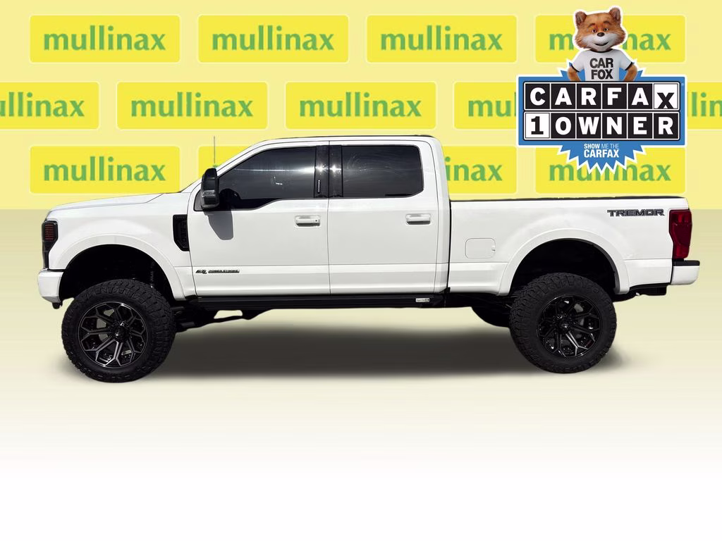 2022 White Metallic Ford Super Duty F-250 SRW Lariat 4X4 Truck