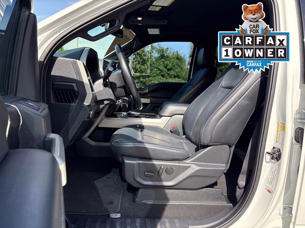 2022 White Metallic Ford Super Duty F-250 SRW Lariat 4X4 Truck