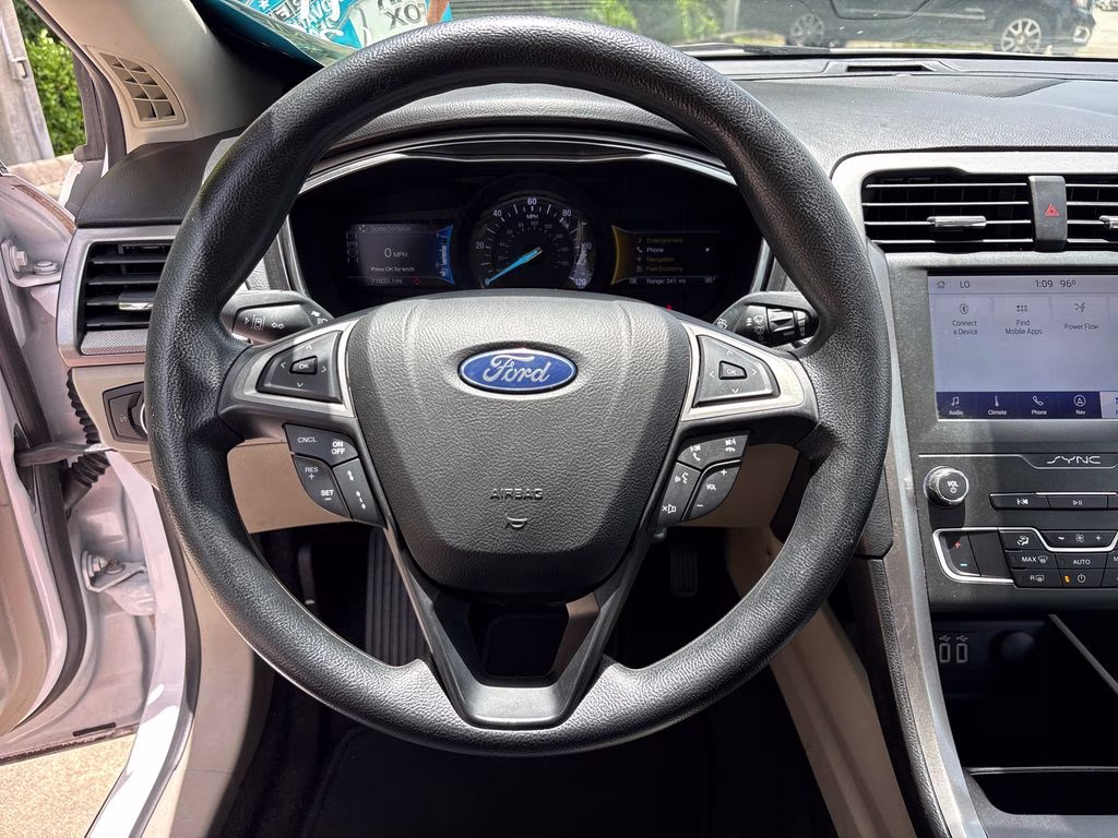 2020 White Platinum Clearcoat Metallic Ford Fusion Hybrid SE FWD Sedan