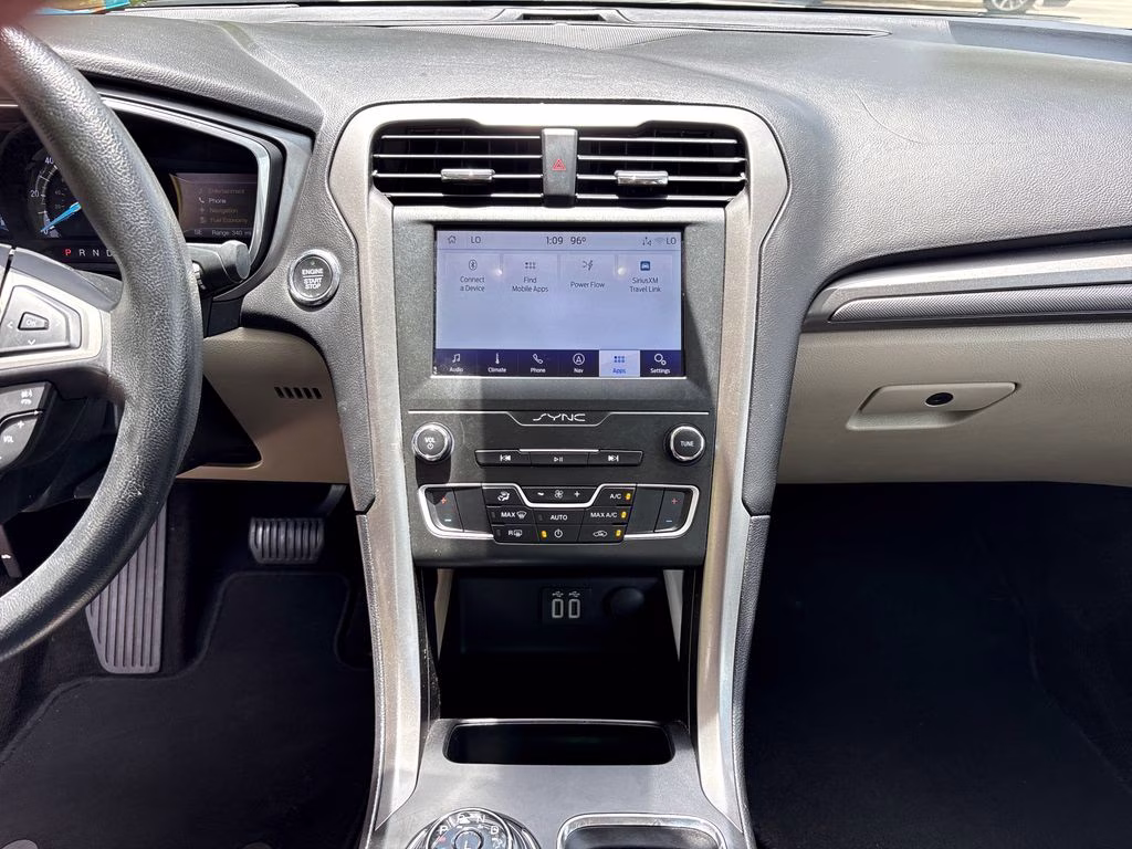 2020 White Platinum Clearcoat Metallic Ford Fusion Hybrid SE FWD Sedan