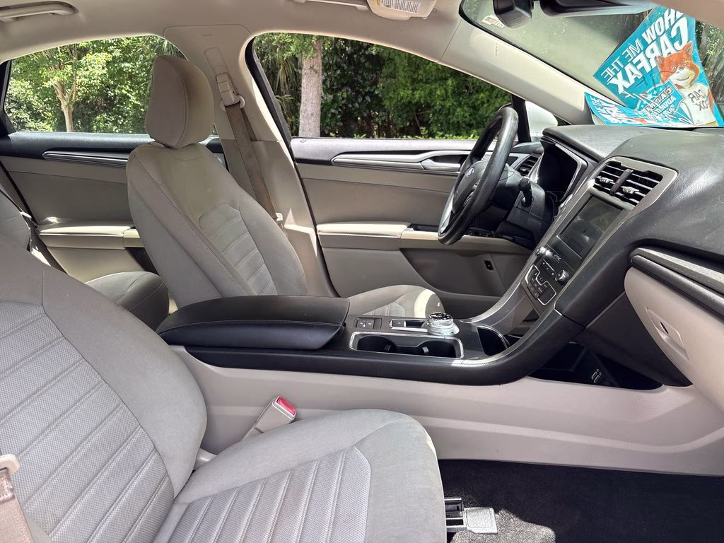 2020 White Platinum Clearcoat Metallic Ford Fusion Hybrid SE FWD Sedan