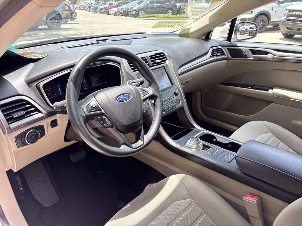 2020 White Platinum Clearcoat Metallic Ford Fusion Hybrid SE FWD Sedan