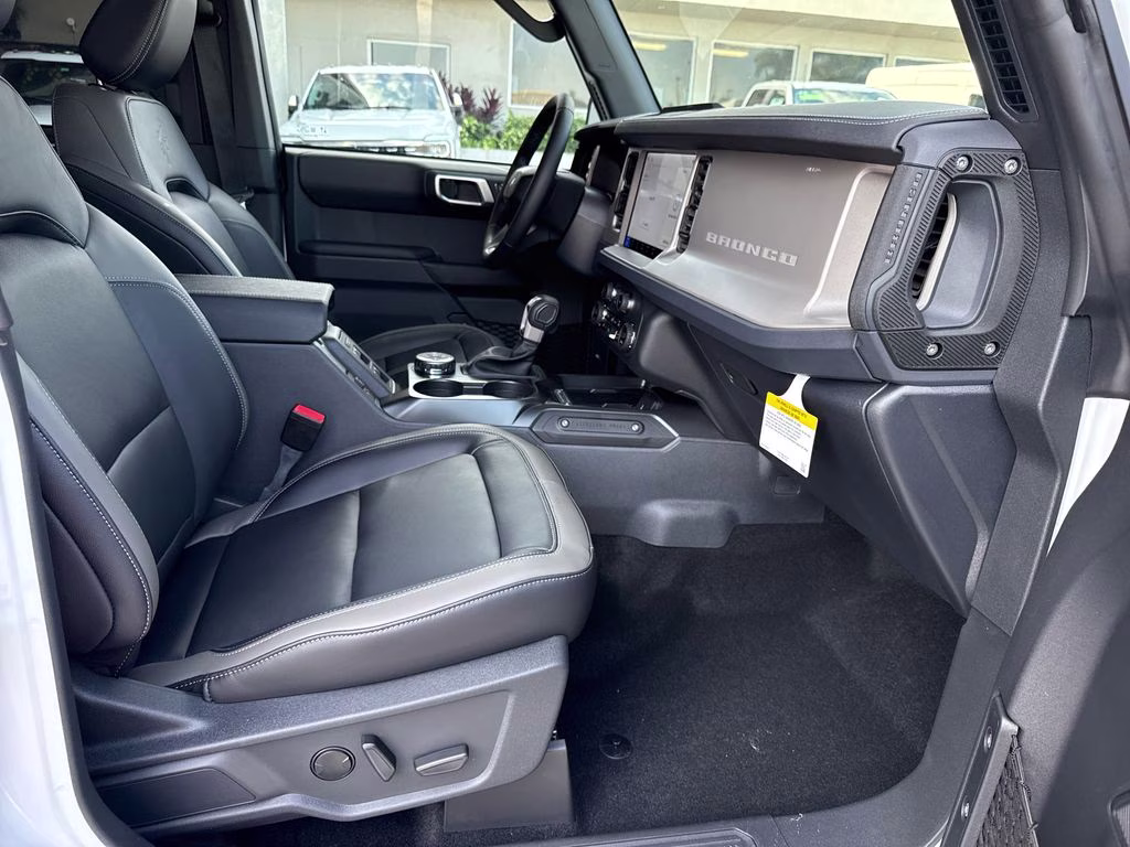 2026 Oxford White Ford Bronco Outer Banks 4X4 SUV