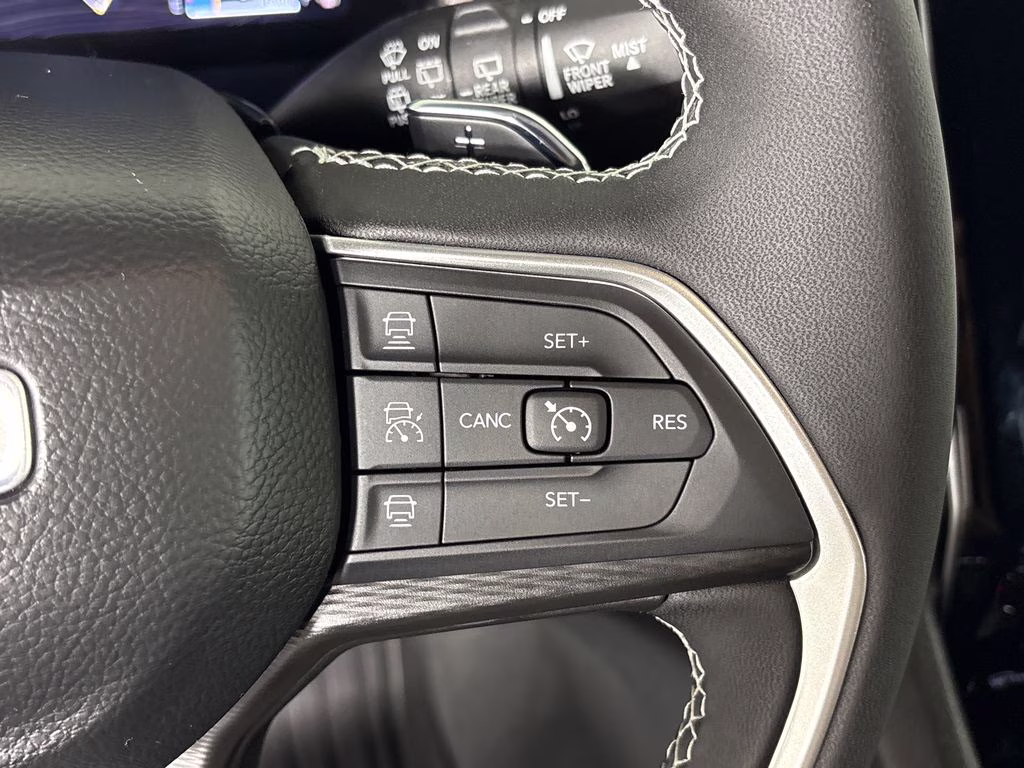 2025 Silver Zynith Jeep Grand Cherokee L Laredo RWD SUV