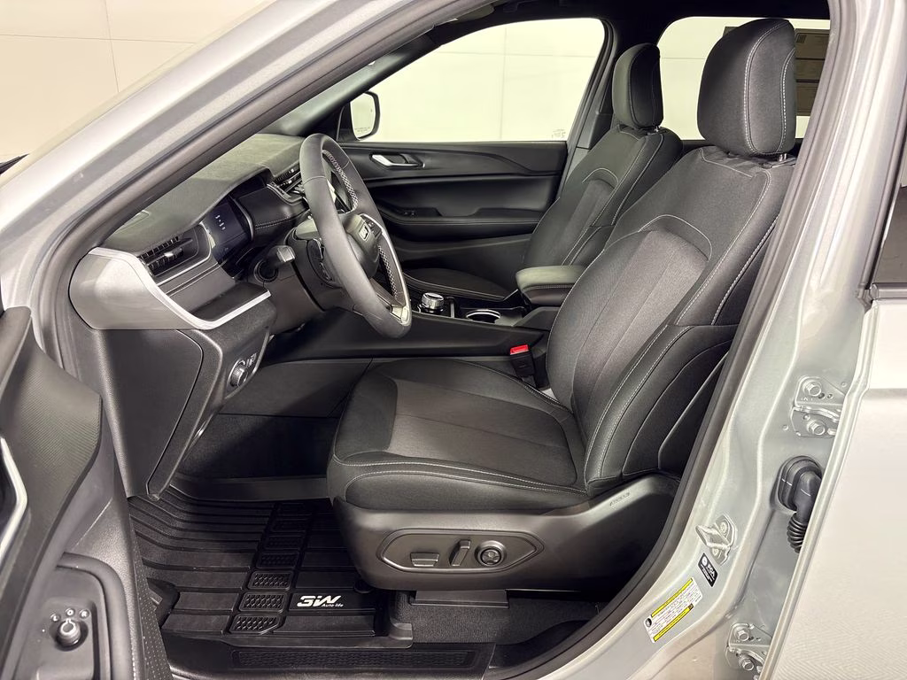 2025 Silver Zynith Jeep Grand Cherokee L Laredo RWD SUV