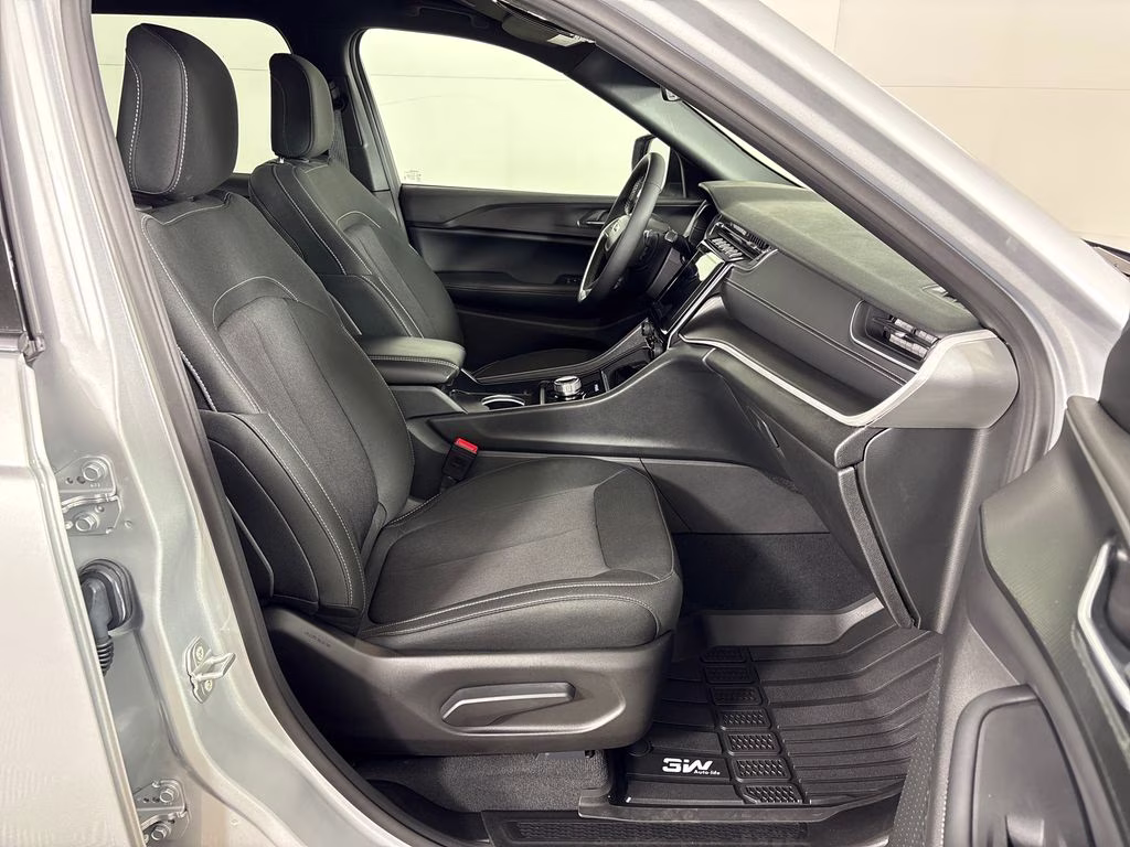 2025 Silver Zynith Jeep Grand Cherokee L Laredo RWD SUV