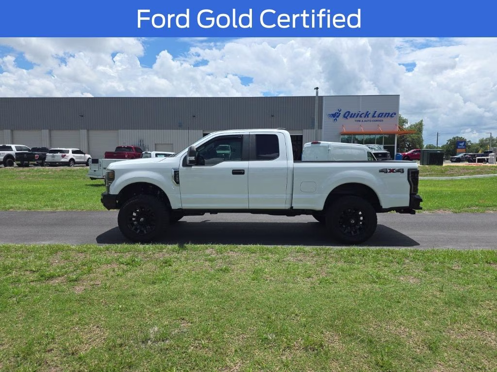 2022 Oxford White Ford Super Duty F-250 SRW XL 4X4 Truck