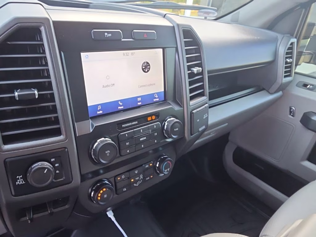 2022 Oxford White Ford Super Duty F-250 SRW XL 4X4 Truck